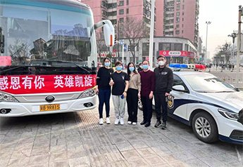与“战友”们…